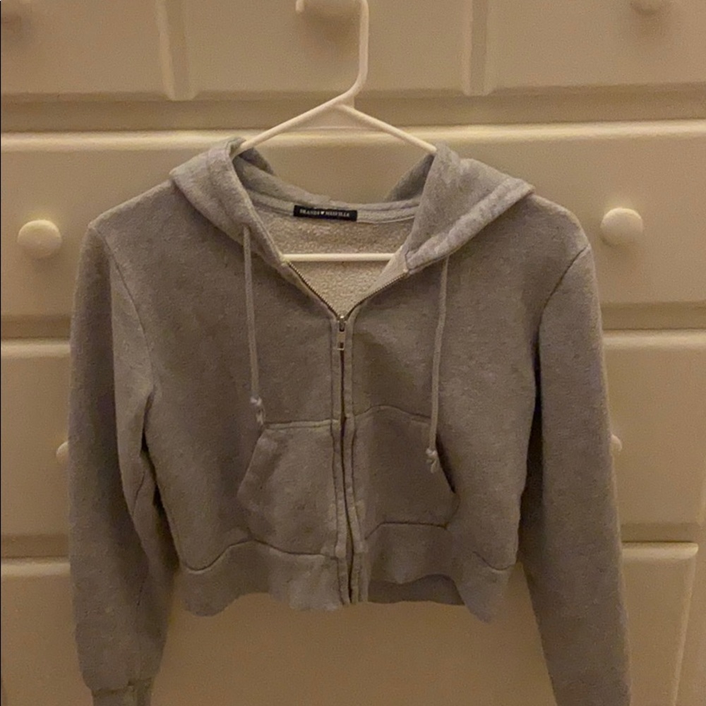 cropped sweatshirt